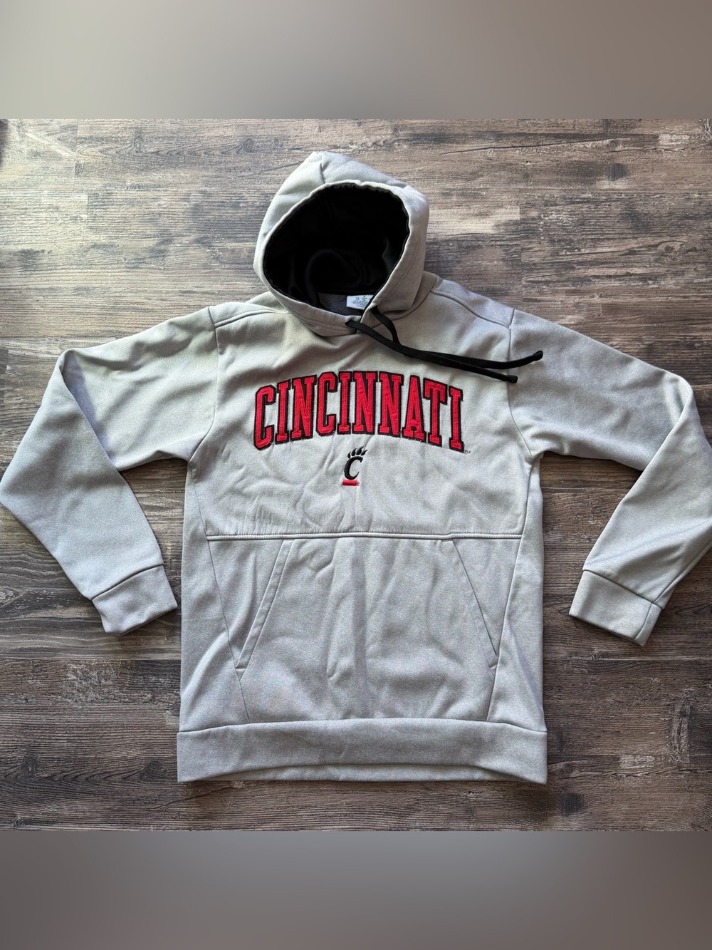 Champion light gray Cincinnati Bearcats collegiate pullover hoodie women’s small